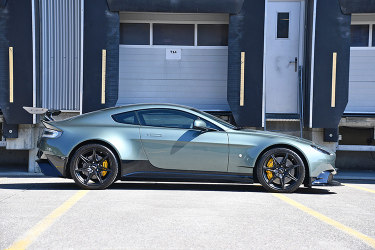 Aston Martin Vantage GT8_15